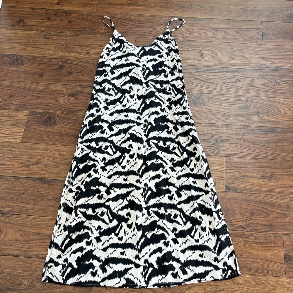Old Navy Black and White Maxi Dress